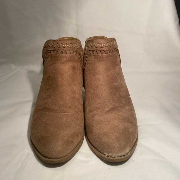 Selling brown cute ankle booties, size: 6 - Picture 2 of 6
